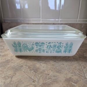 Pyrex Amish butter print refrigerator dish with lid 1.5 quart